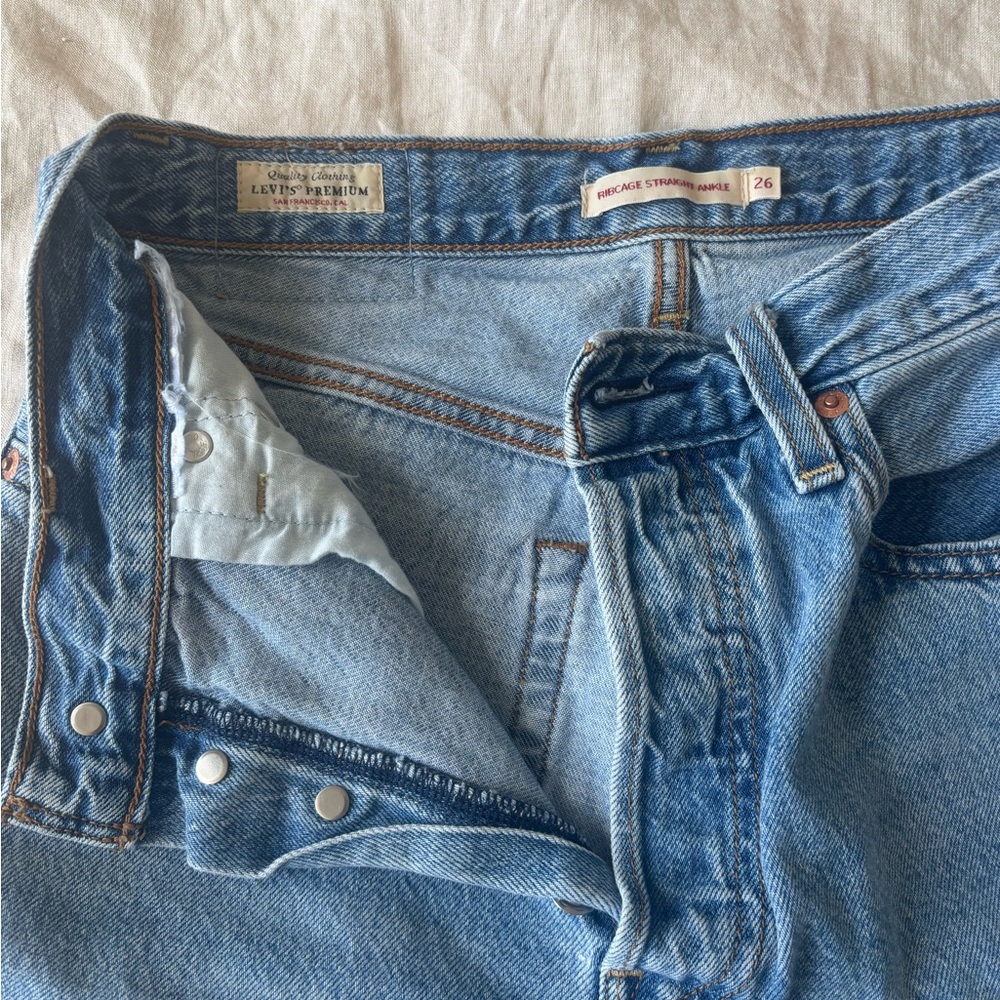Levi’s ribcage straight ankle jeans